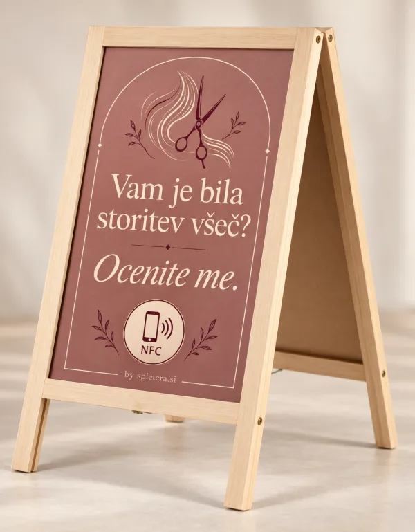 Leseno NFC stojalo frizerskega salona v starorožnati barvi s škarjami in prameni las, napisom Vam je bila storitev všeč? Ocenite me. in NFC znakom